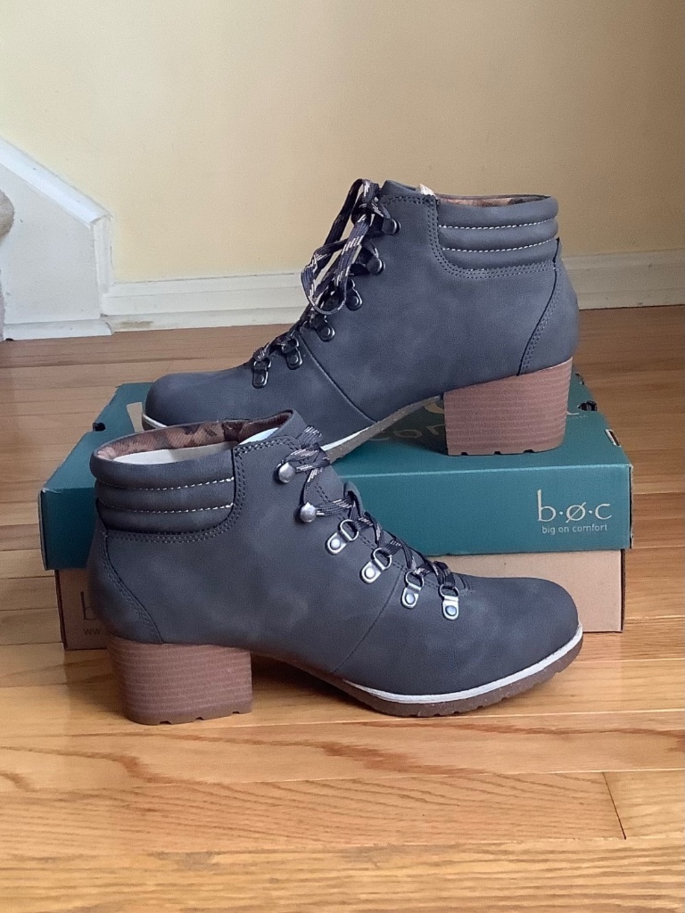 B.O.C. Alder Light Grey Vegan Leather Block Heel Ankle Boots SZ 9